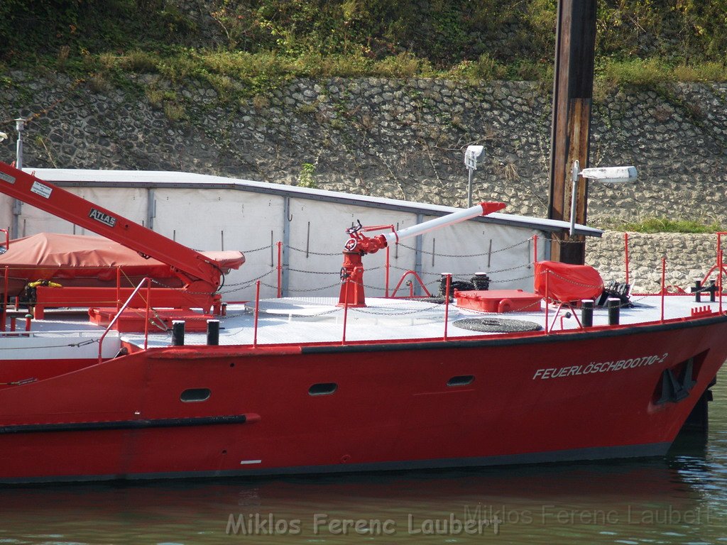 Feuerloeschboot 10-2      P205.JPG